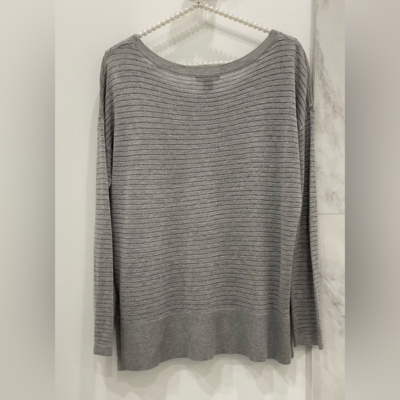 🔴H &M SWEATER🔴 - Picture 2 of 7